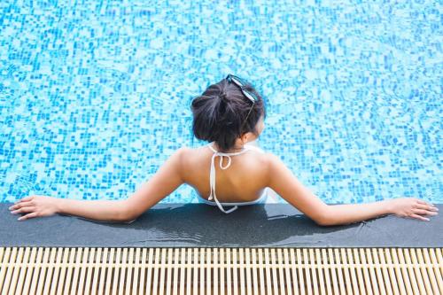 happy-beautiful-woman-lifestyle-relaxing-luxury-swimming-pool